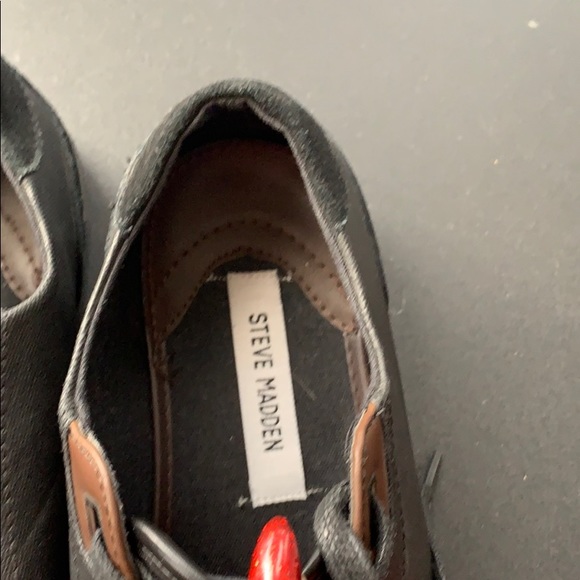 Sneakers - Picture 2 of 4